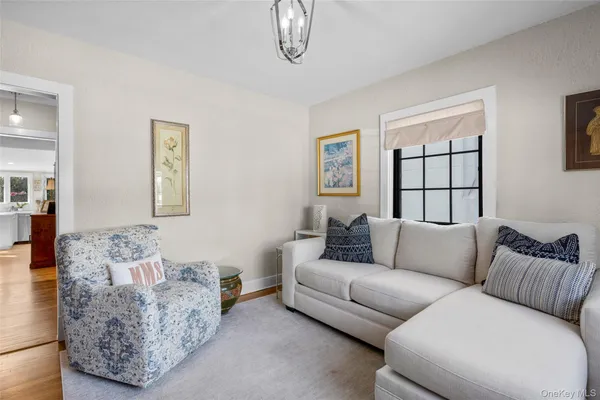 $1,049,000 | 206 Knollwood Avenue, Mamaroneck, NY 10543
