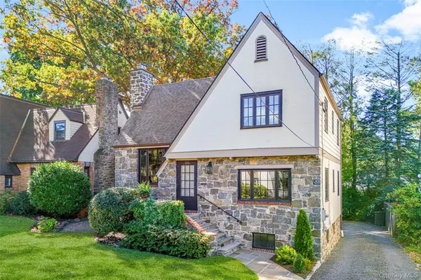 $1,049,000 | 206 Knollwood Avenue, Mamaroneck, NY 10543