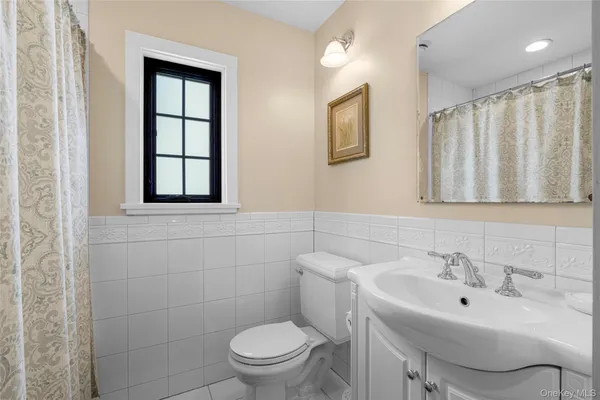 $1,049,000 | 206 Knollwood Avenue, Mamaroneck, NY 10543