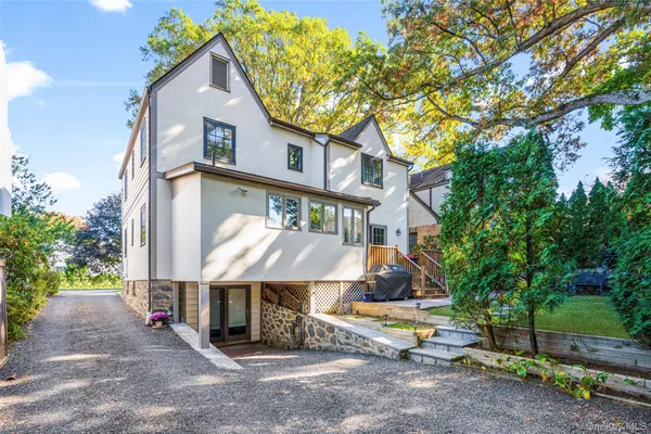 $1,049,000 | 206 Knollwood Avenue, Mamaroneck, NY 10543