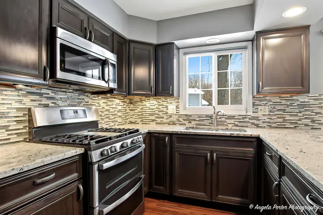 $249,500 | 34110 North White Oak Lane, Unit 37B, Gurnee, IL 60031