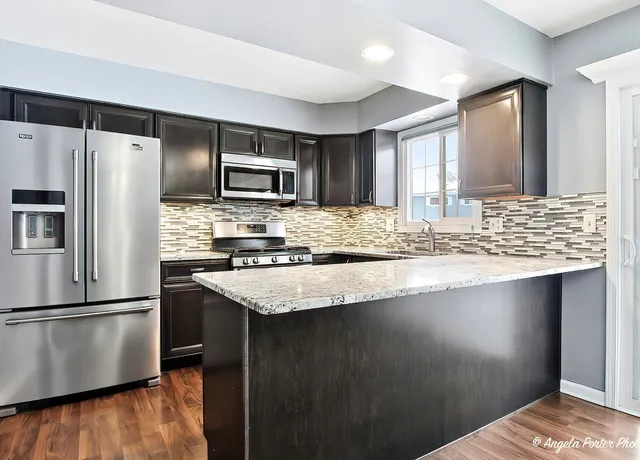 $249,500 | 34110 North White Oak Lane, Unit 37B, Gurnee, IL 60031