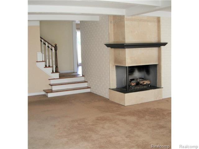3664 Ridgeland Road West Bloomfield, MI 48323 - Photo 11 of 30 Great room view of stairs to upper level.