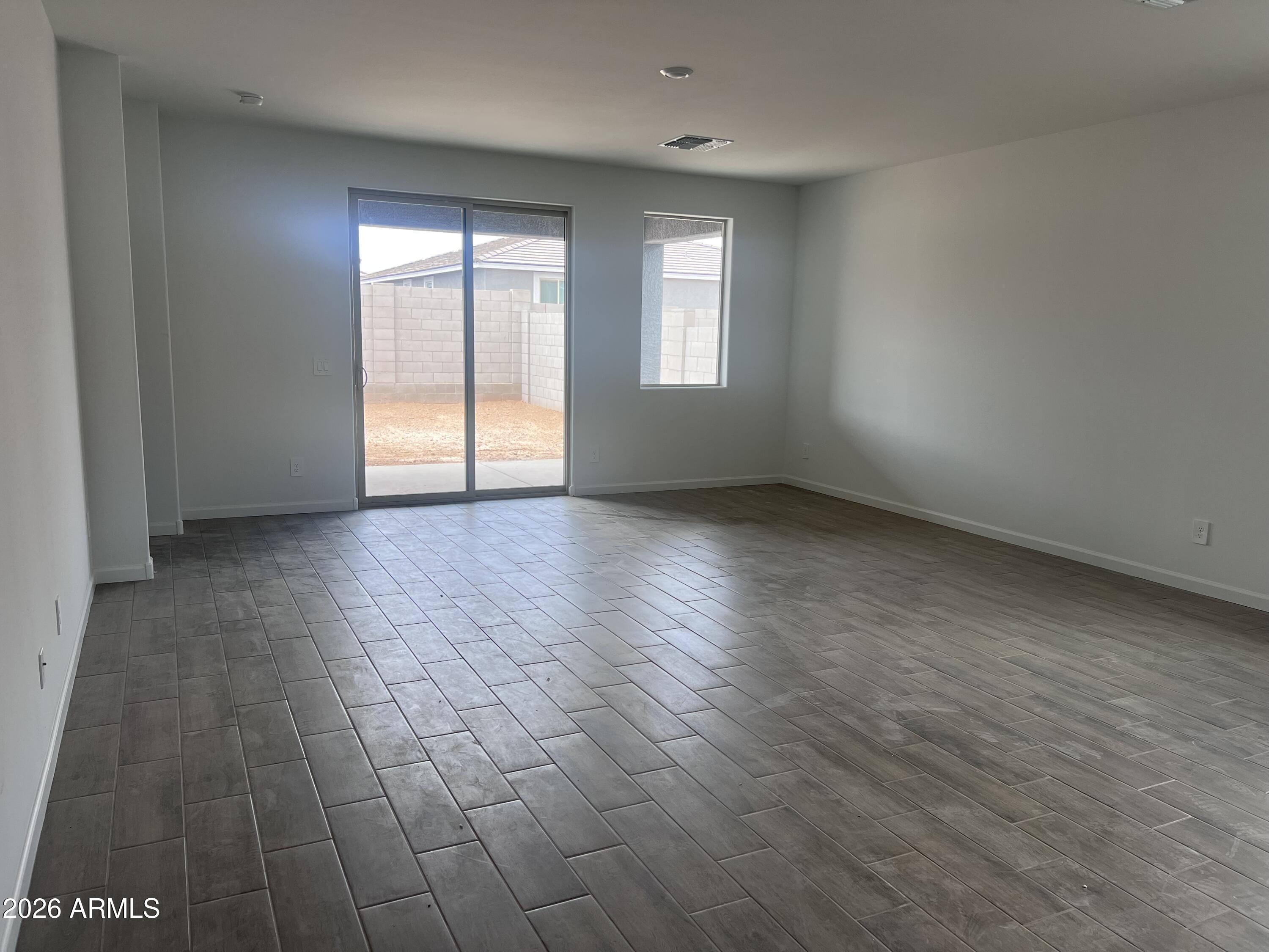 9528 West Gaby Road Tolleson, AZ 85353 - Photo 3 of 11 003 Great Room