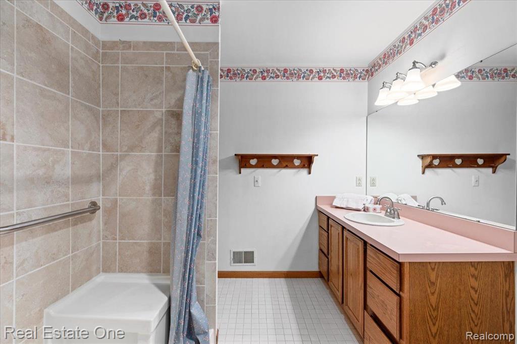 10275 Ortonville Road Clarkston, MI 48348 - Photo 30 of 43