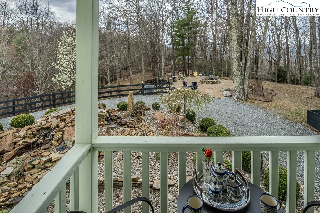 909 Daisy Ridge Road Banner Elk, NC 28604 - Photo 22 of 47 a view of a chair and tables in the balcony