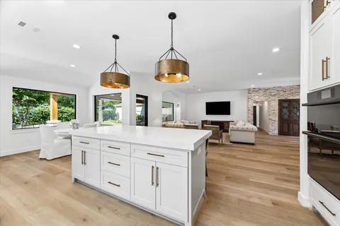 $1,325,000 | 10102 Candlewood Drive, Houston, TX 77042