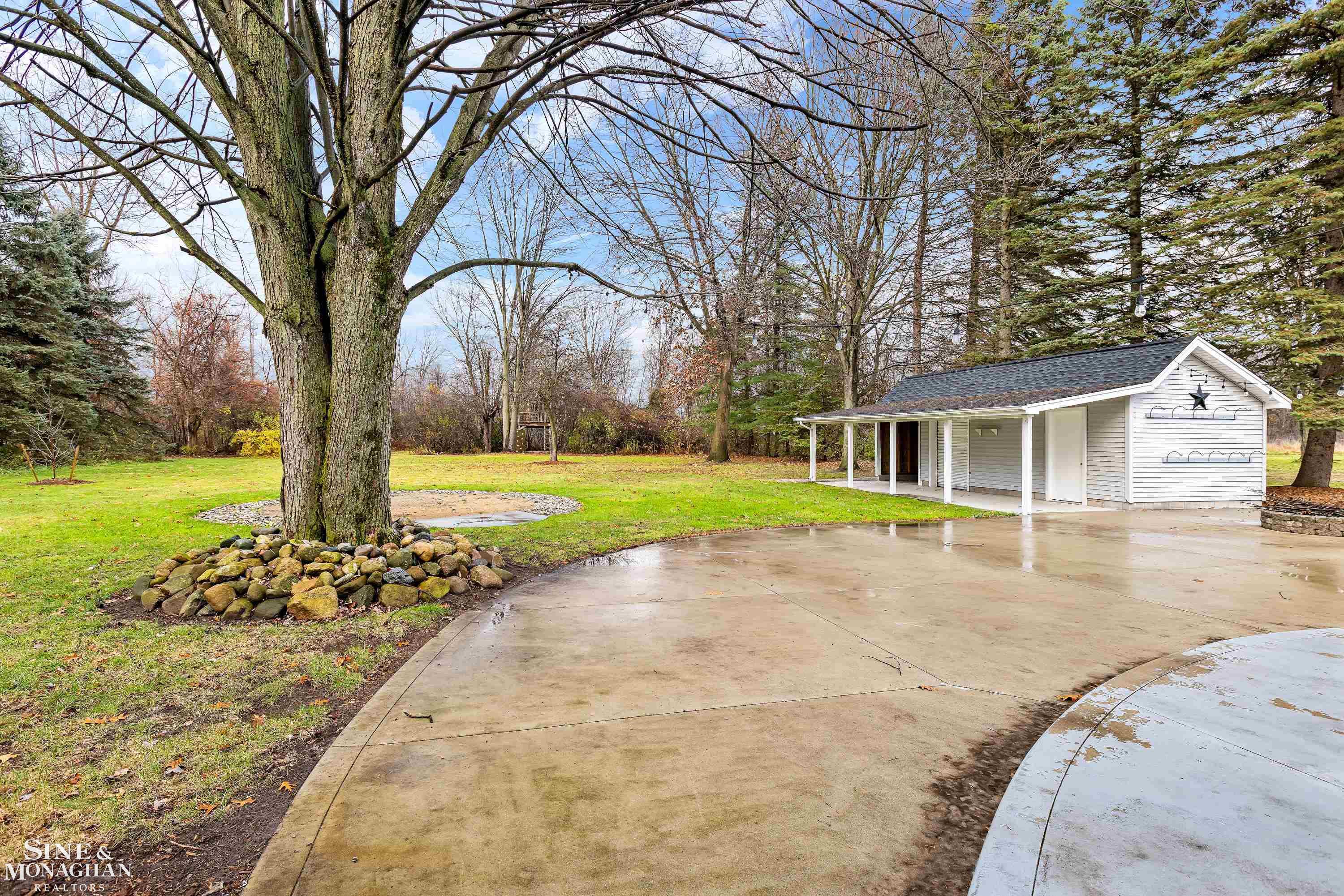 3280 Ravenswood Road Port Huron, MI 48060 - Photo 28 of 48 50161981-42ad8bc1-a6e5-4962-9369-f66f351a3e00.JPG