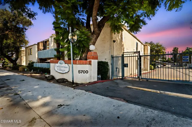 $425,000 | 5700 Etiwanda Avenue, Unit 248, Tarzana, CA 91356