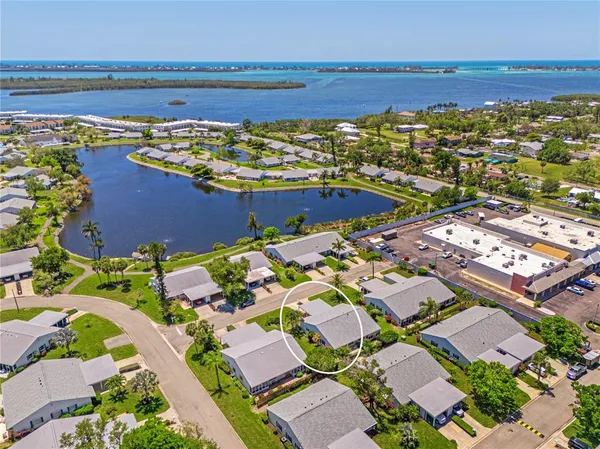 $300,000 | 9505 Colonial Drive, Bradenton, FL 34210