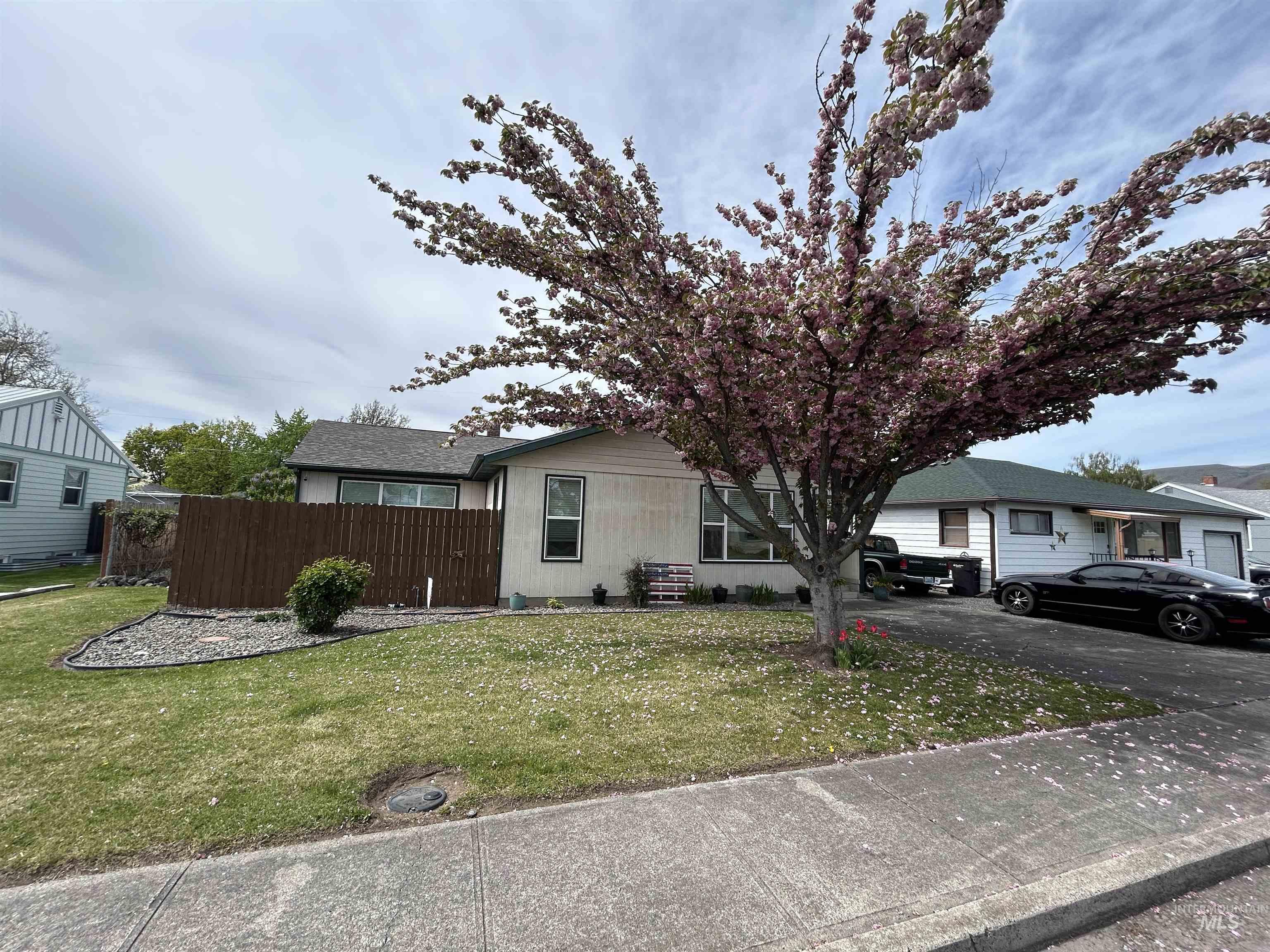 1220 4th Street Clarkston, WA 99403 - Photo 2 of 47