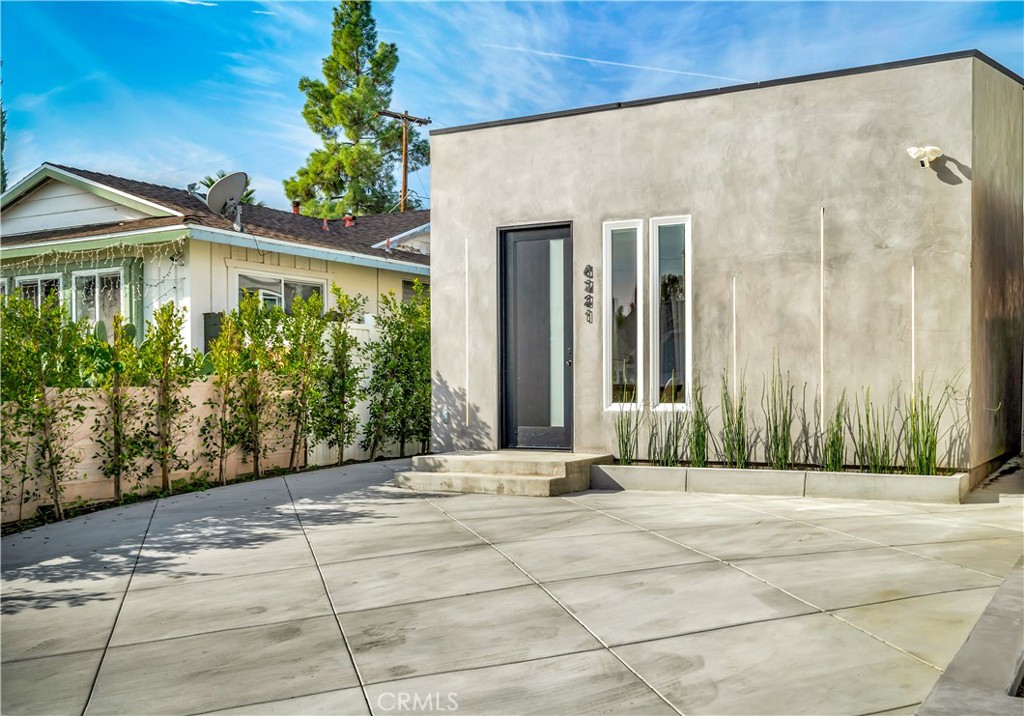 6721 Rhea Reseda, CA 91335 - Photo 20 of 22 a front view of a house with a garden