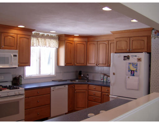 14 Montbatten Road Billerica, MA 01821 - Photo 3 of 5