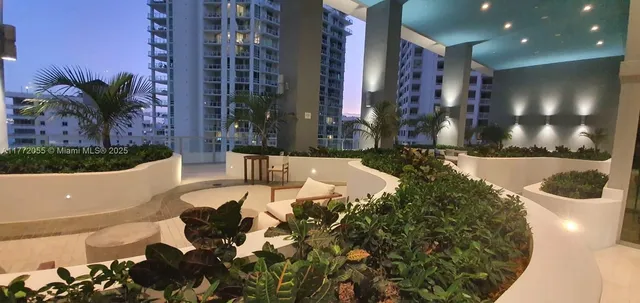 $3,850 | 1300 Brickell Bay Drive, Unit 1107, Miami, FL 33131