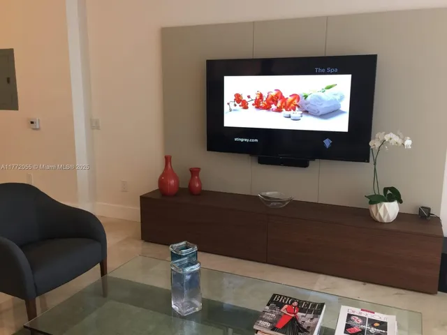 $3,850 | 1300 Brickell Bay Drive, Unit 1107, Miami, FL 33131