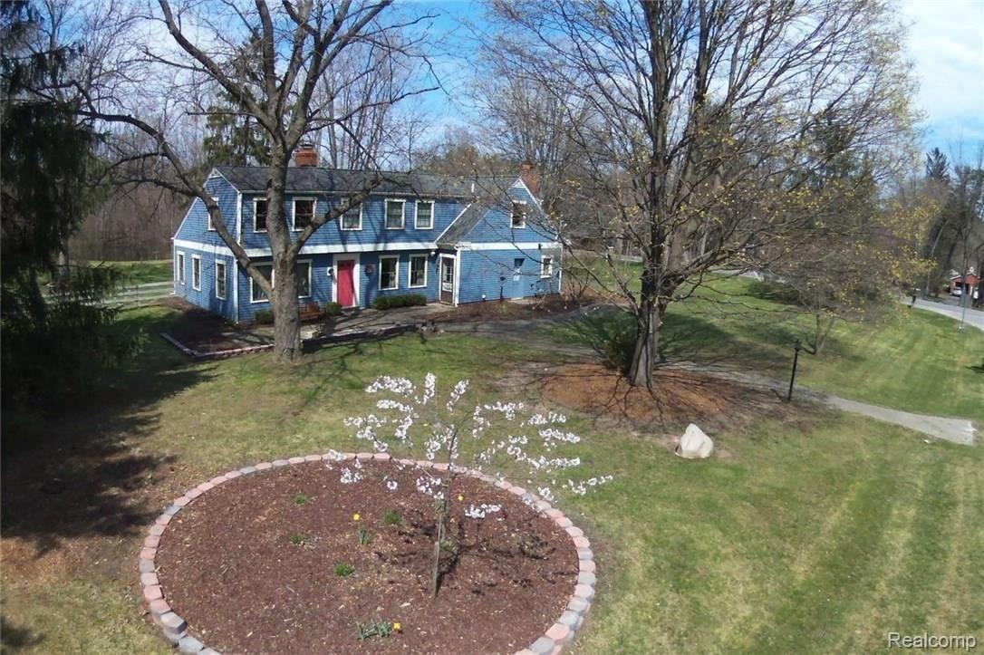2829 Newport Road Ann Arbor, MI 48103 - Photo 2 of 42 2.jpg
