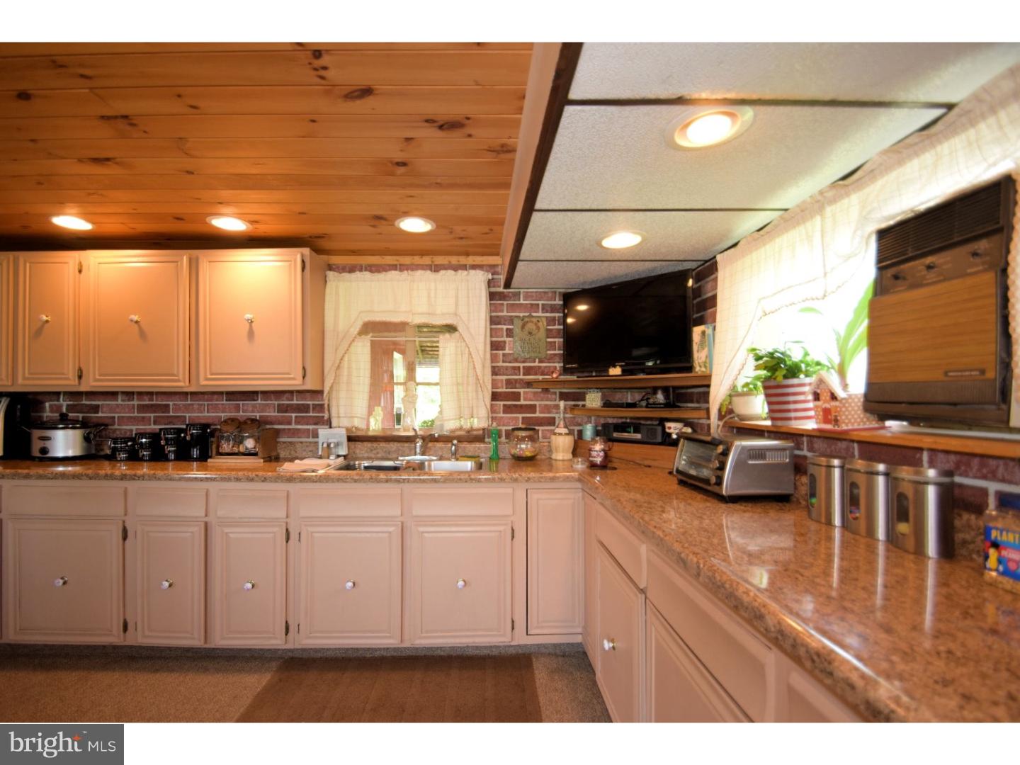 1247 Ridge Road Sellersville, PA 18960 - Photo 5 of 16