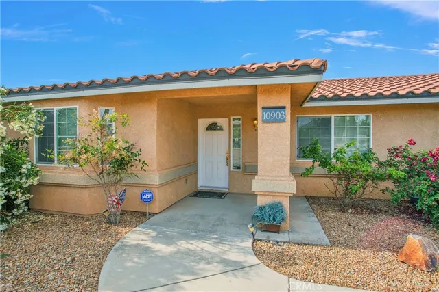 a view of a house with porch and sitting area