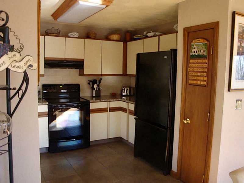 8 Red Coach Road Coventry, RI 02816 - Photo 4 of 24 Kitchen.