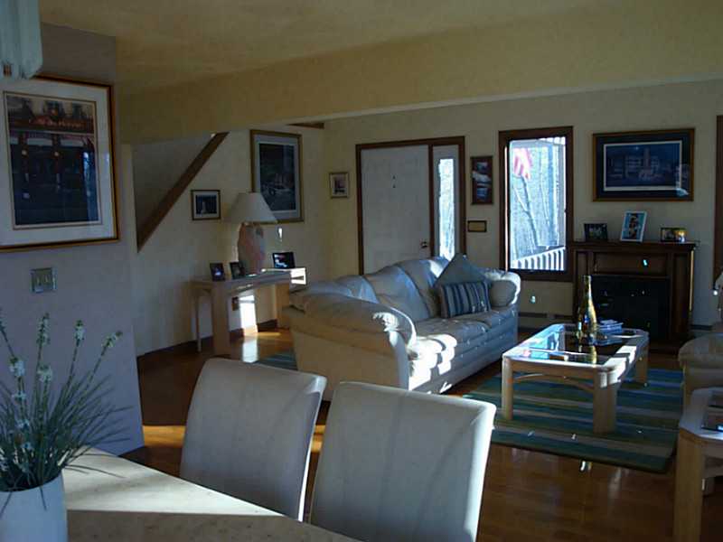 8 Red Coach Road Coventry, RI 02816 - Photo 5 of 24 Living Room.