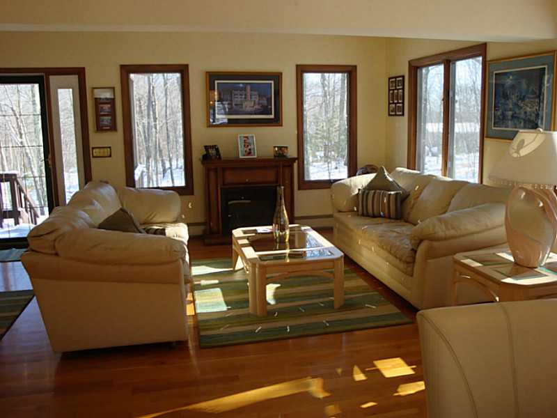 8 Red Coach Road Coventry, RI 02816 - Photo 8 of 24 Living Room.