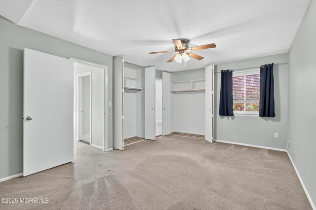 a view of empty room with window