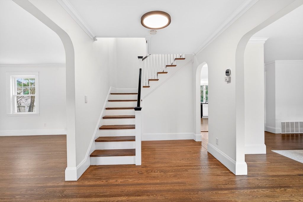 575 Chestnut Street Newton, MA 02468 - Photo 5 of 39