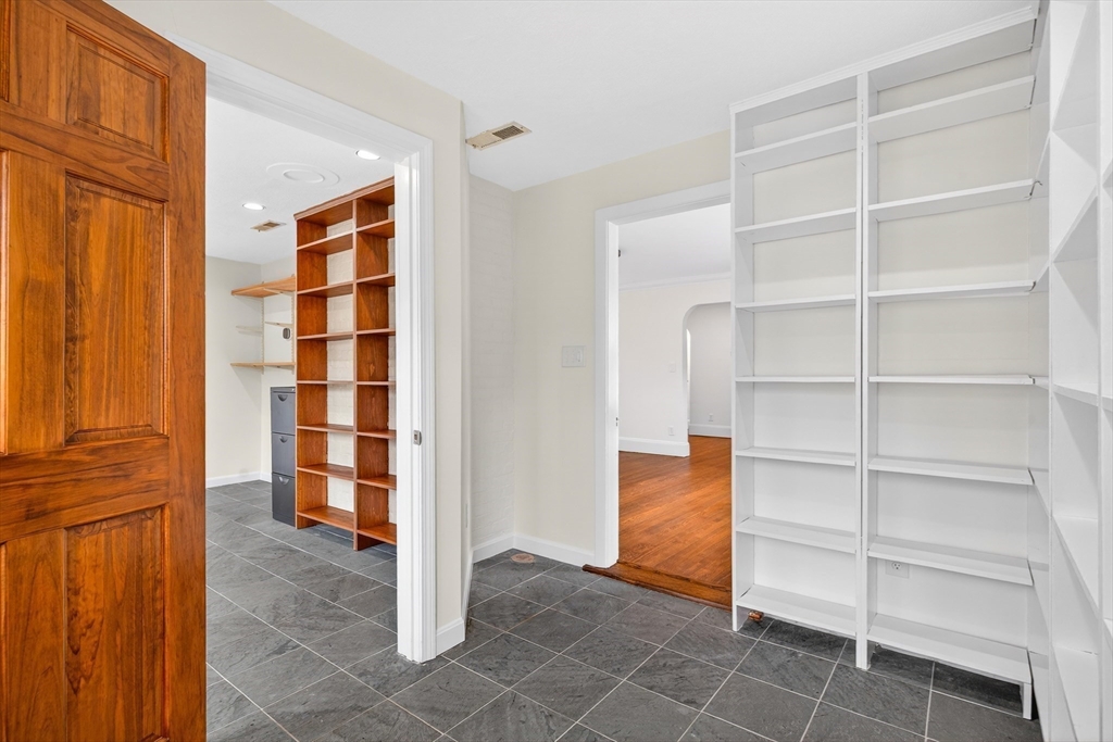 575 Chestnut Street Newton, MA 02468 - Photo 10 of 39