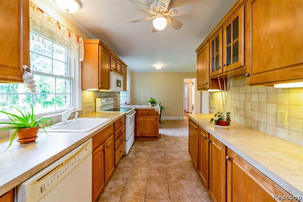 331 Elmhill Road Rochester Hills, MI 48306 - Photo 7 of 20