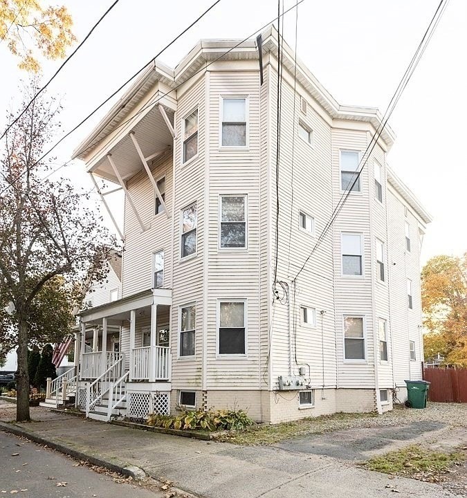 38 Oneida Street, Unit 2 Lynn, MA 01902 - Photo 18 of 22 a front view of a building