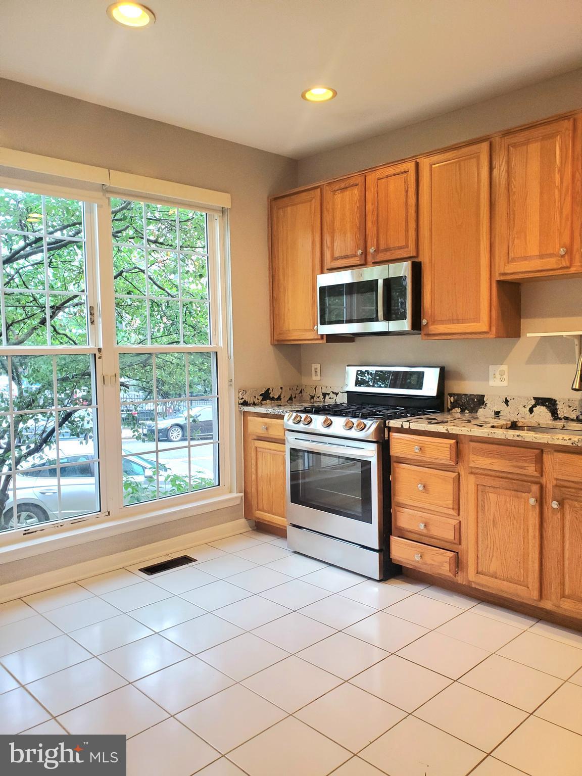 6030 Lincolnia Road Alexandria, VA 22312 - Photo 3 of 38