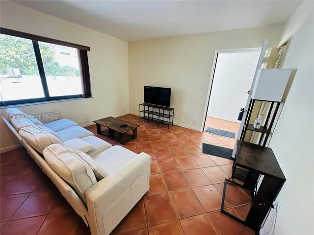 $1,995 | 619 Euclid Avenue, Unit 3A, Miami Beach, FL 33139