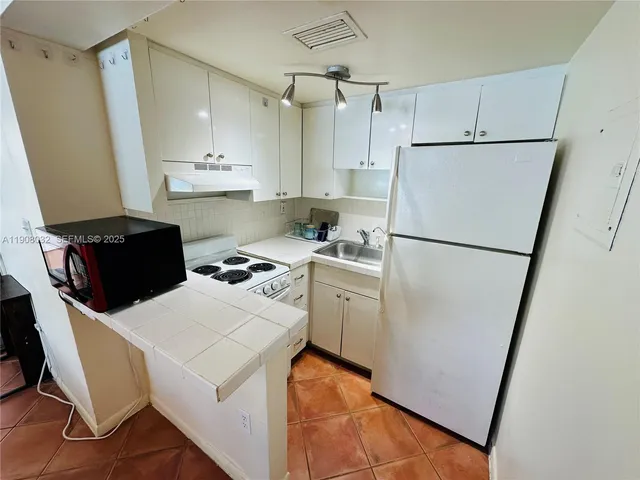 $1,995 | 619 Euclid Avenue, Unit 3A, Miami Beach, FL 33139