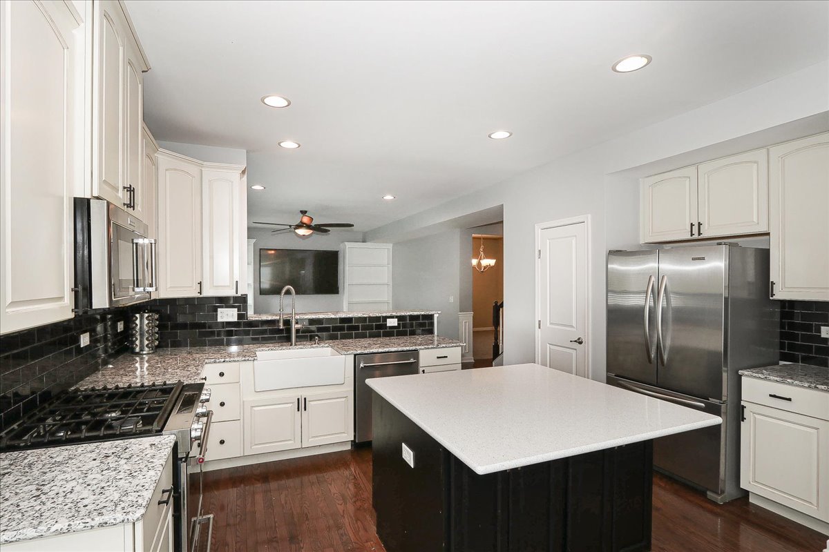 16602 Lewood Drive Plainfield, IL 60586 - Photo 5 of 43