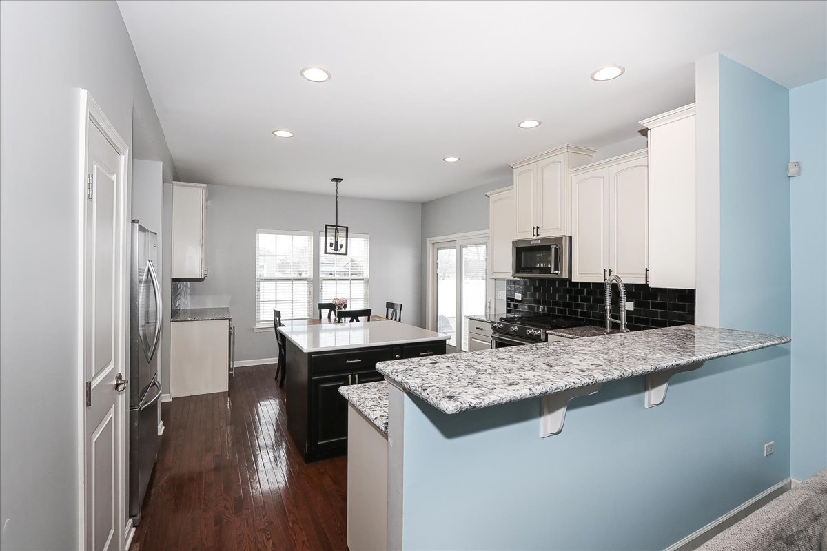 16602 Lewood Drive Plainfield, IL 60586 - Photo 8 of 43