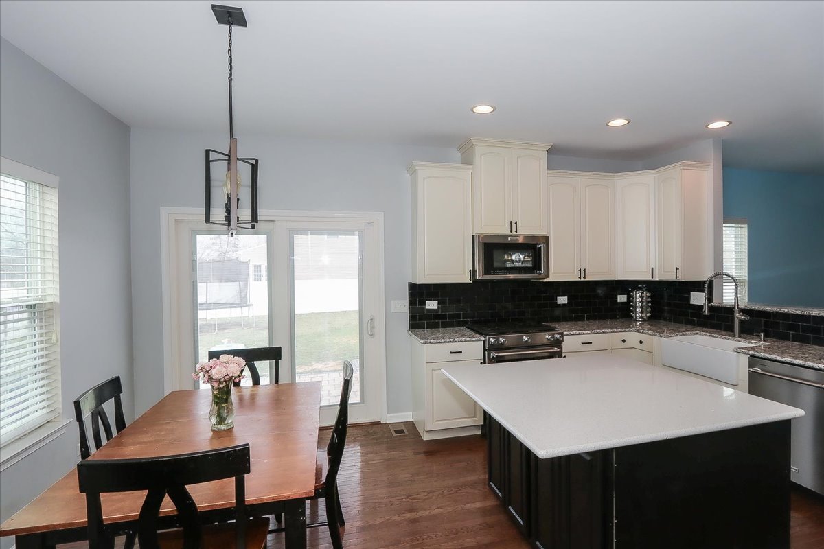 16602 Lewood Drive Plainfield, IL 60586 - Photo 9 of 43