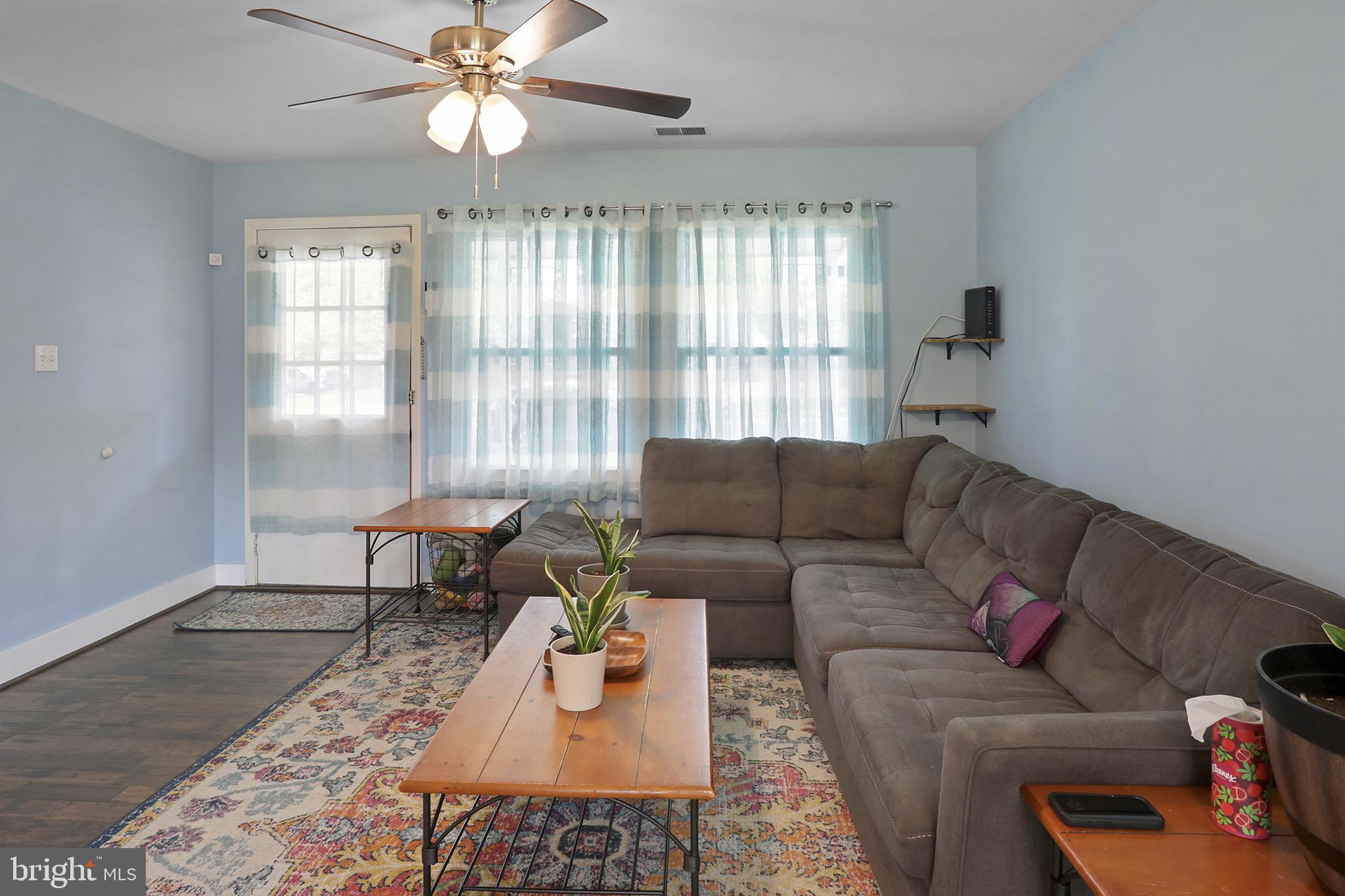 402 Williamsburg Road Sterling, VA 20164 - Photo 12 of 28 Large open living area