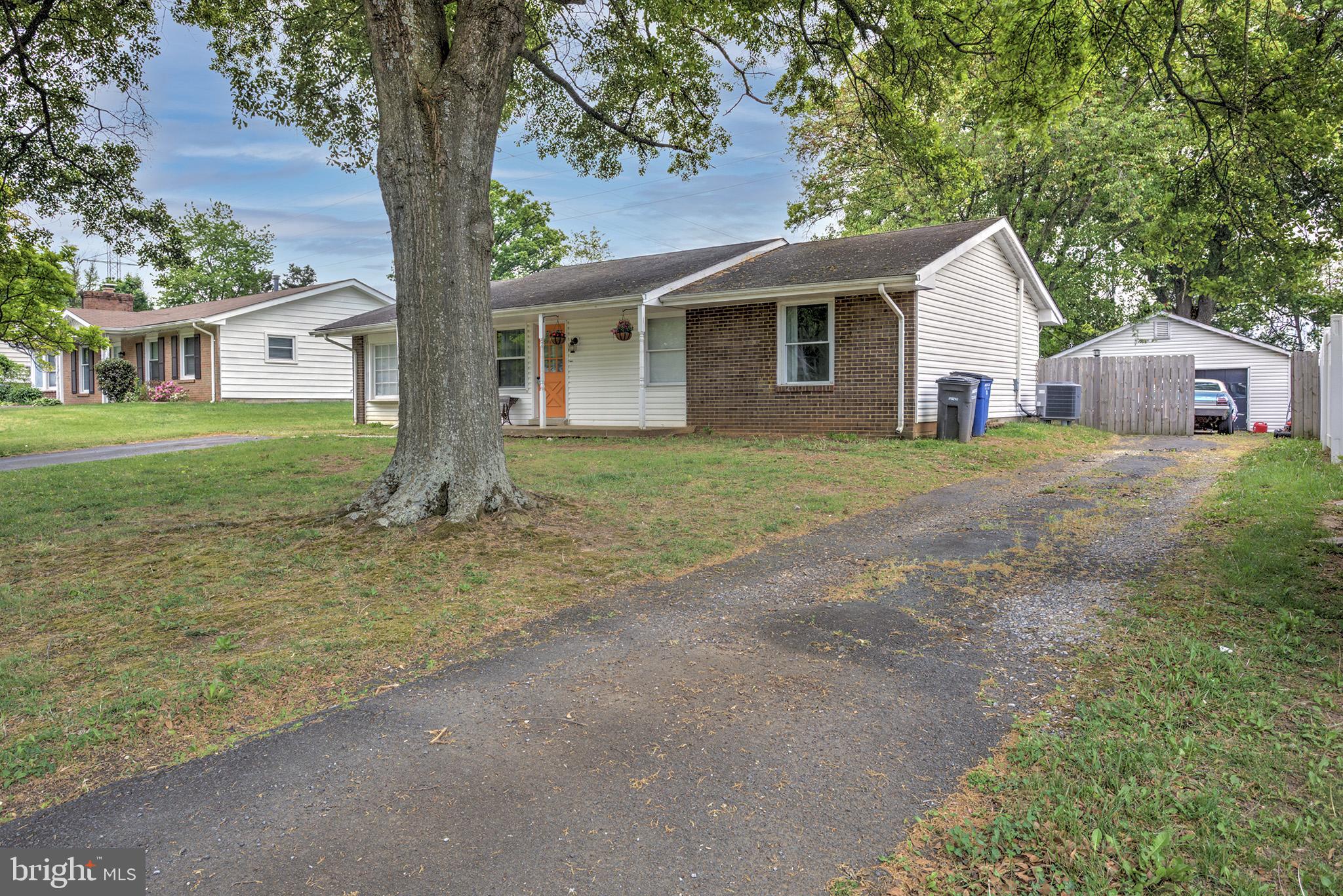 402 Williamsburg Road Sterling, VA 20164 - Photo 3 of 28 2 Driveways