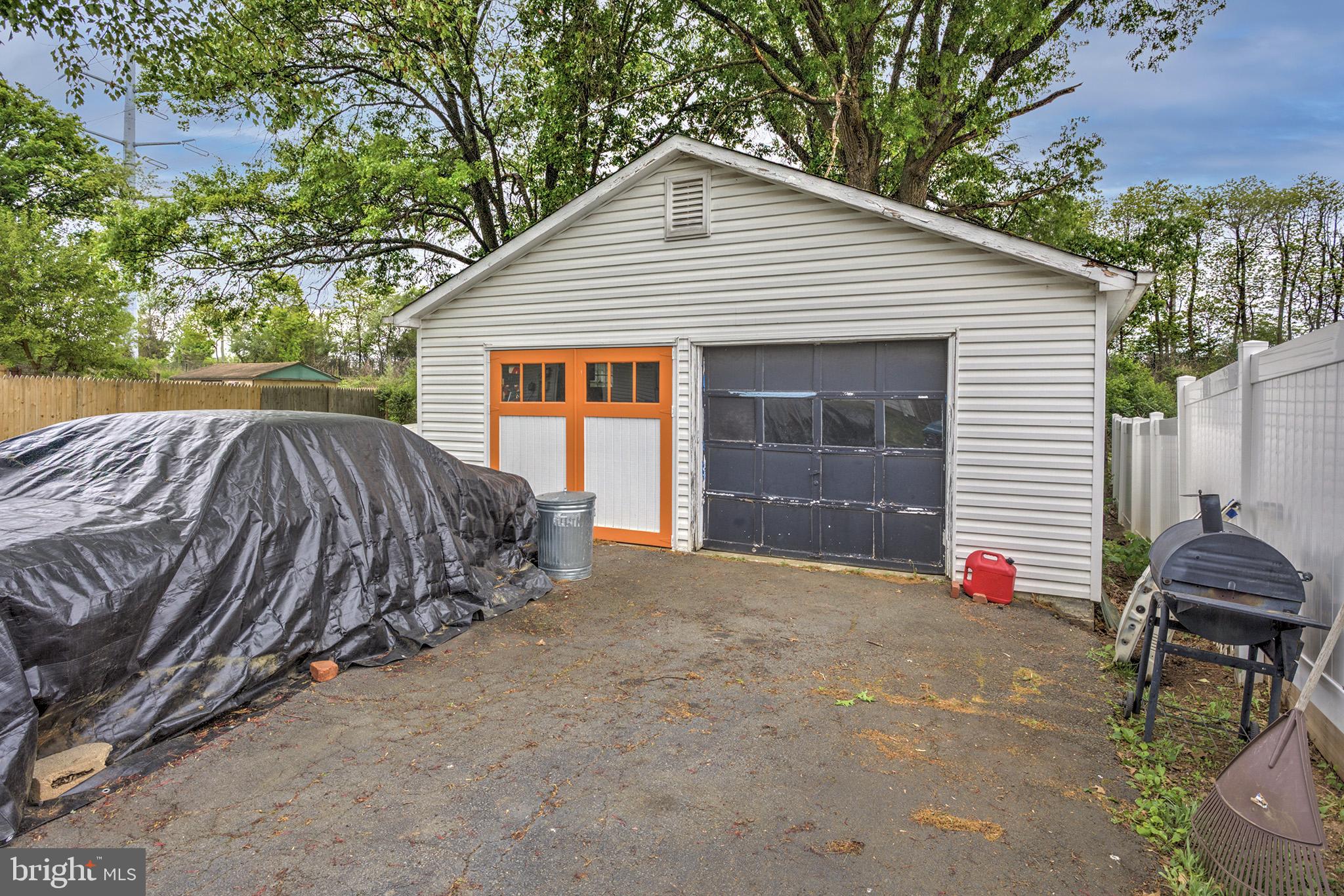 402 Williamsburg Road Sterling, VA 20164 - Photo 4 of 28 Huge garage with 220 and lots of space