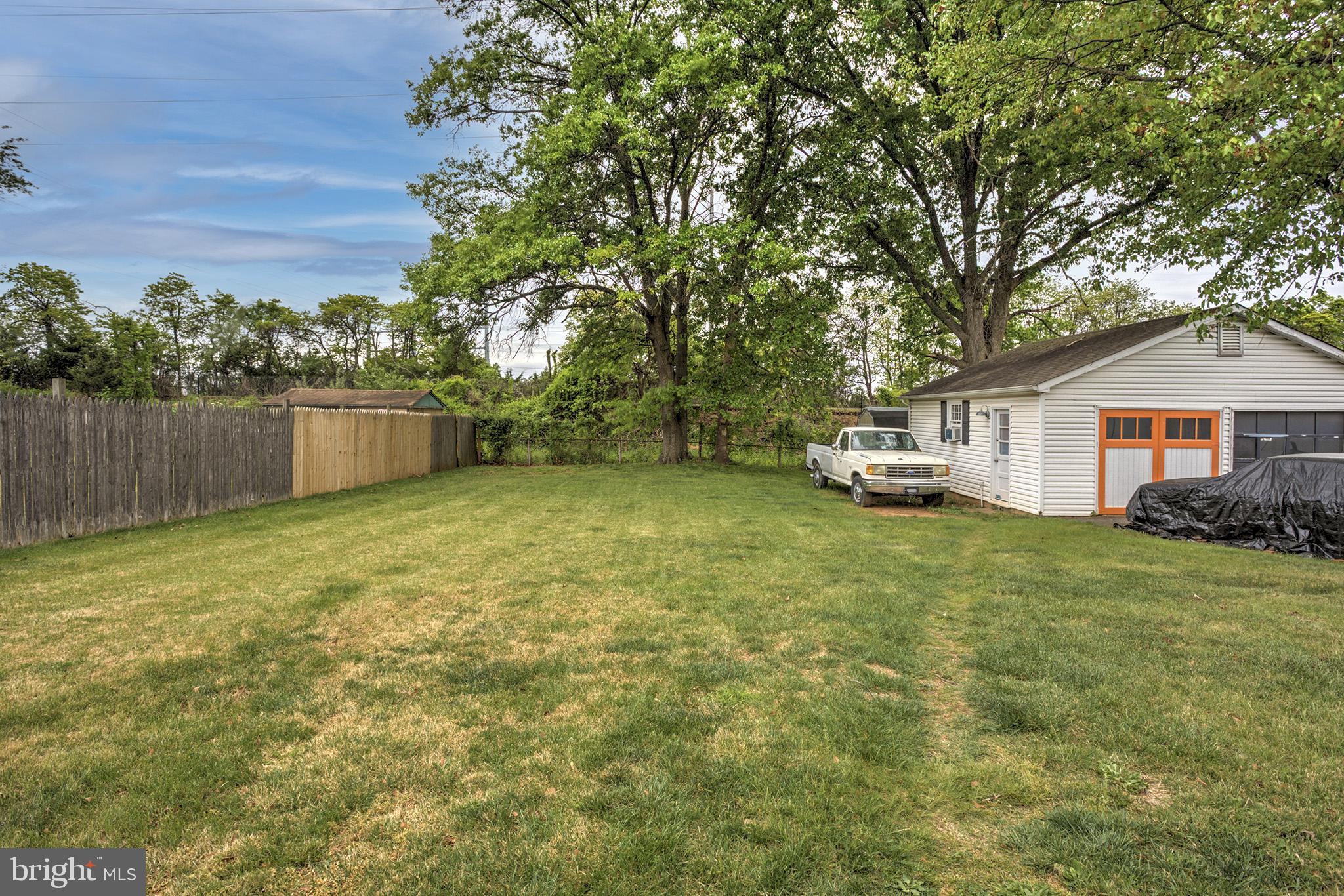 402 Williamsburg Road Sterling, VA 20164 - Photo 7 of 28 Large Backyard with lots of space.