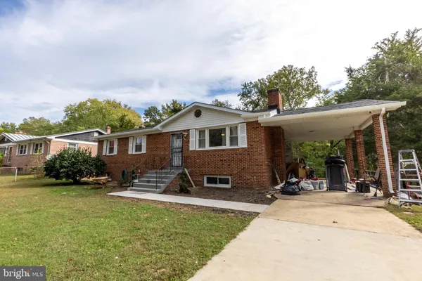 $459,900 | 6911 Groveton Drive, Clinton, MD 20735