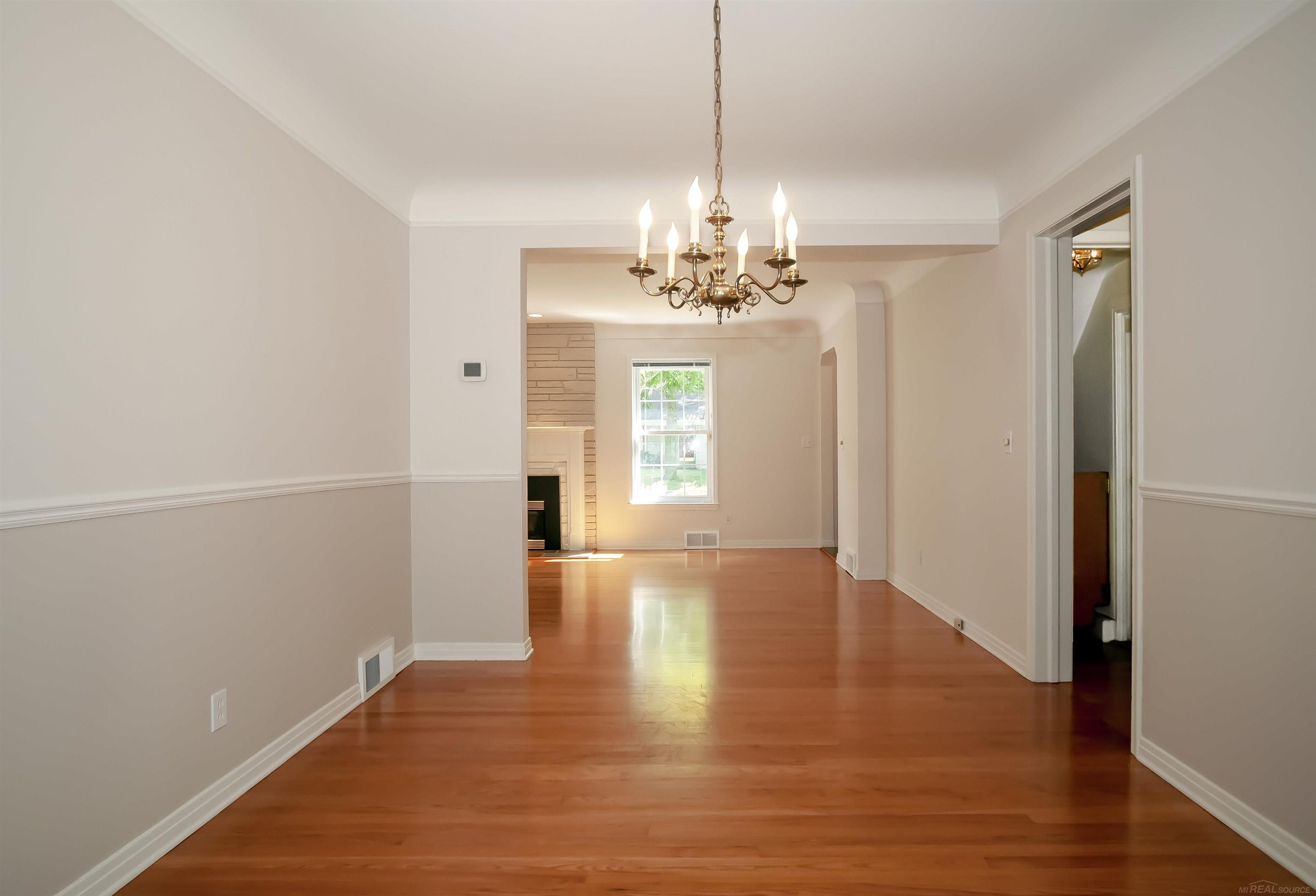 880 Shoreham Road Grosse Pointe, MI 48236 - Photo 12 of 46 50085857-11.JPG