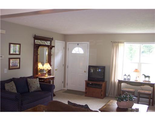 330 Venetia Road Venetia, PA 15367 - Photo 3 of 18 Living Room.