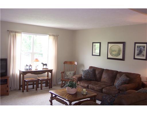 330 Venetia Road Venetia, PA 15367 - Photo 4 of 18 Living Room.