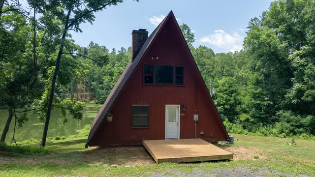 a view of a back yard of the house