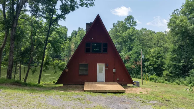 a view of a back yard of the house
