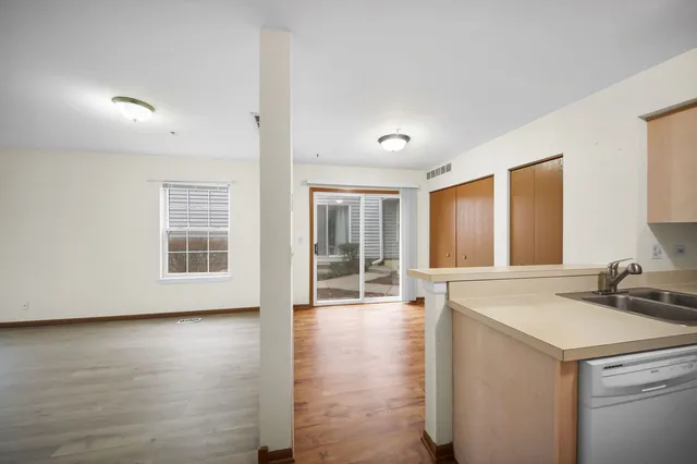 $290,000 | 1429 Orleans Drive, Unit 1429, Mundelein, IL 60060