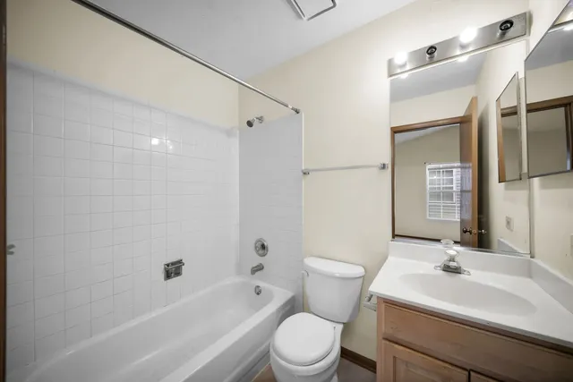 $290,000 | 1429 Orleans Drive, Unit 1429, Mundelein, IL 60060