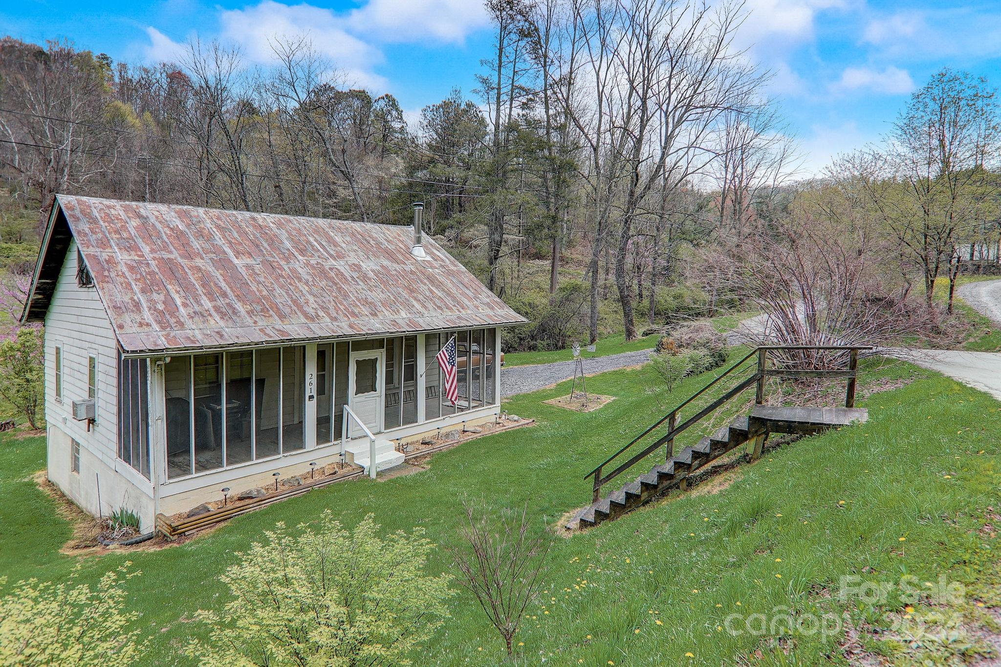 261 Russell Cove Road Waynesville, NC 28785 - Photo 1 of 46 Gallery Image 1