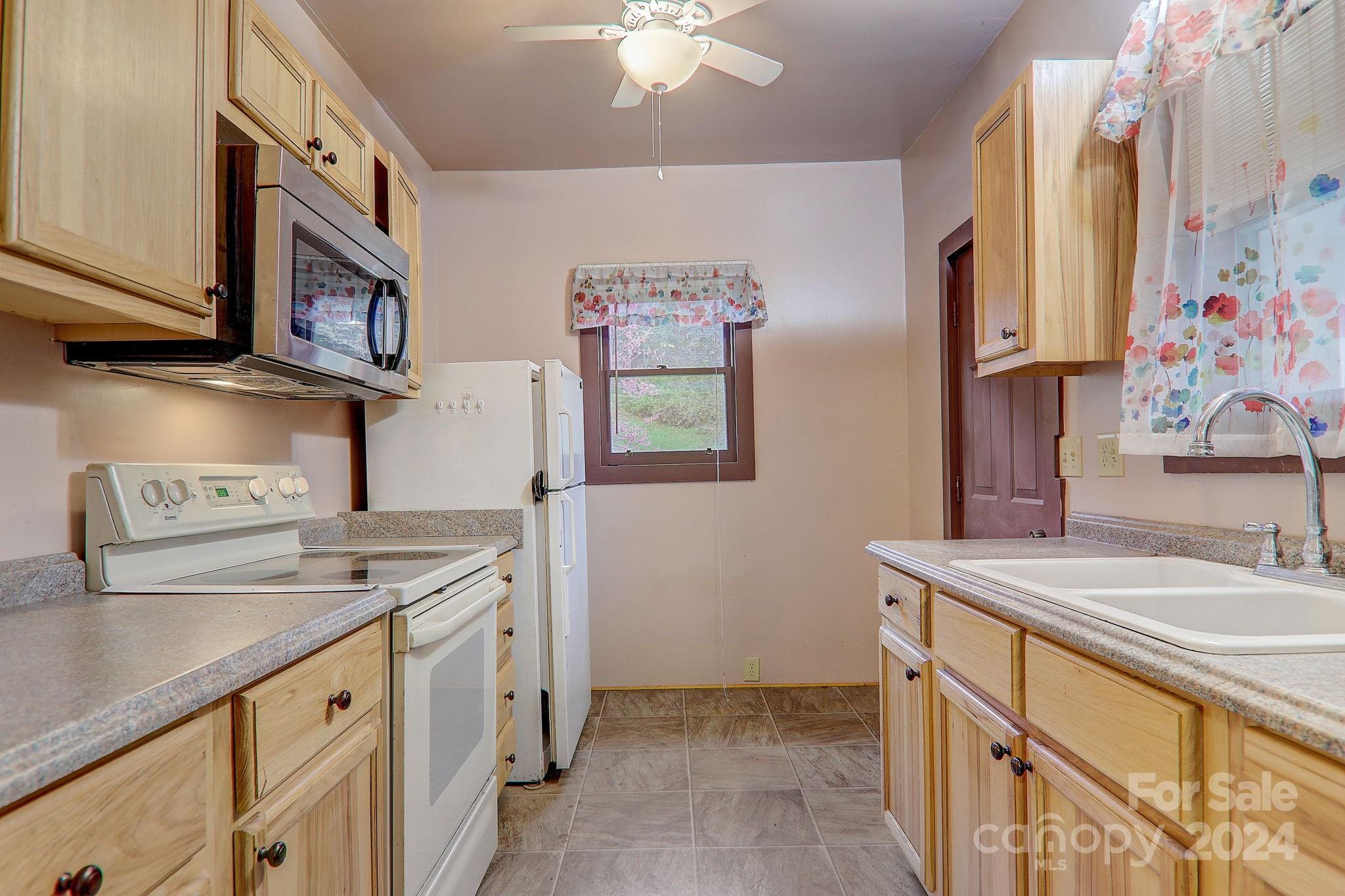 261 Russell Cove Road Waynesville, NC 28785 - Photo 13 of 46 Gallery Image 13